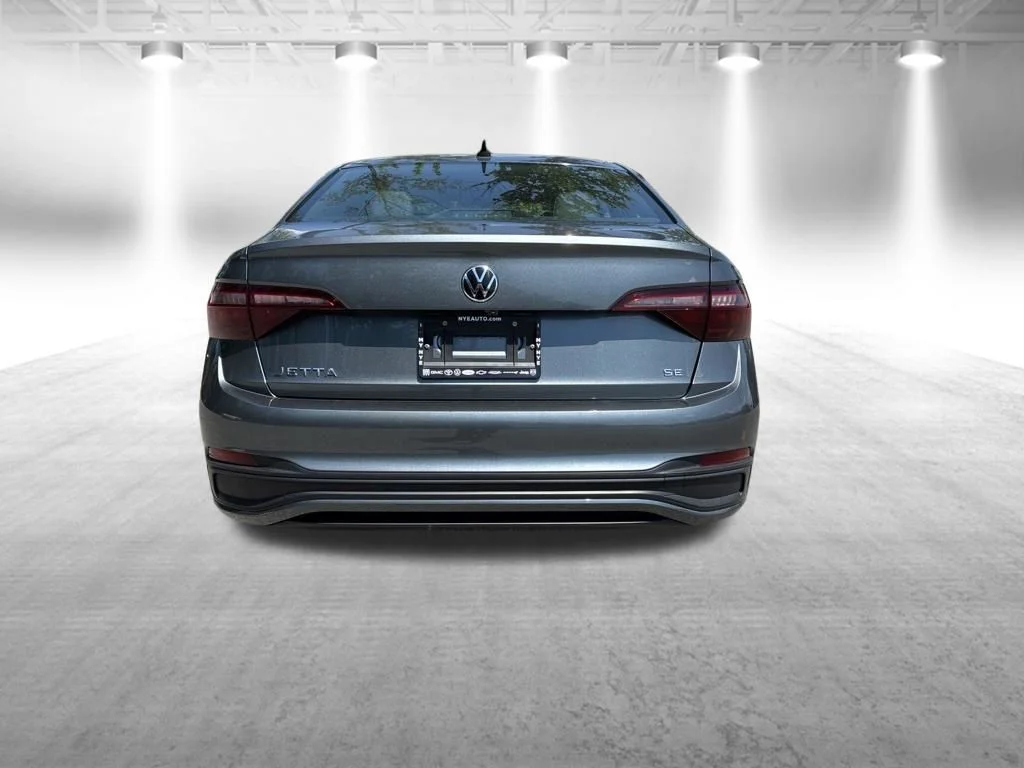Certified Used 2024 Gray Volkswagen 1.5T SE image 5