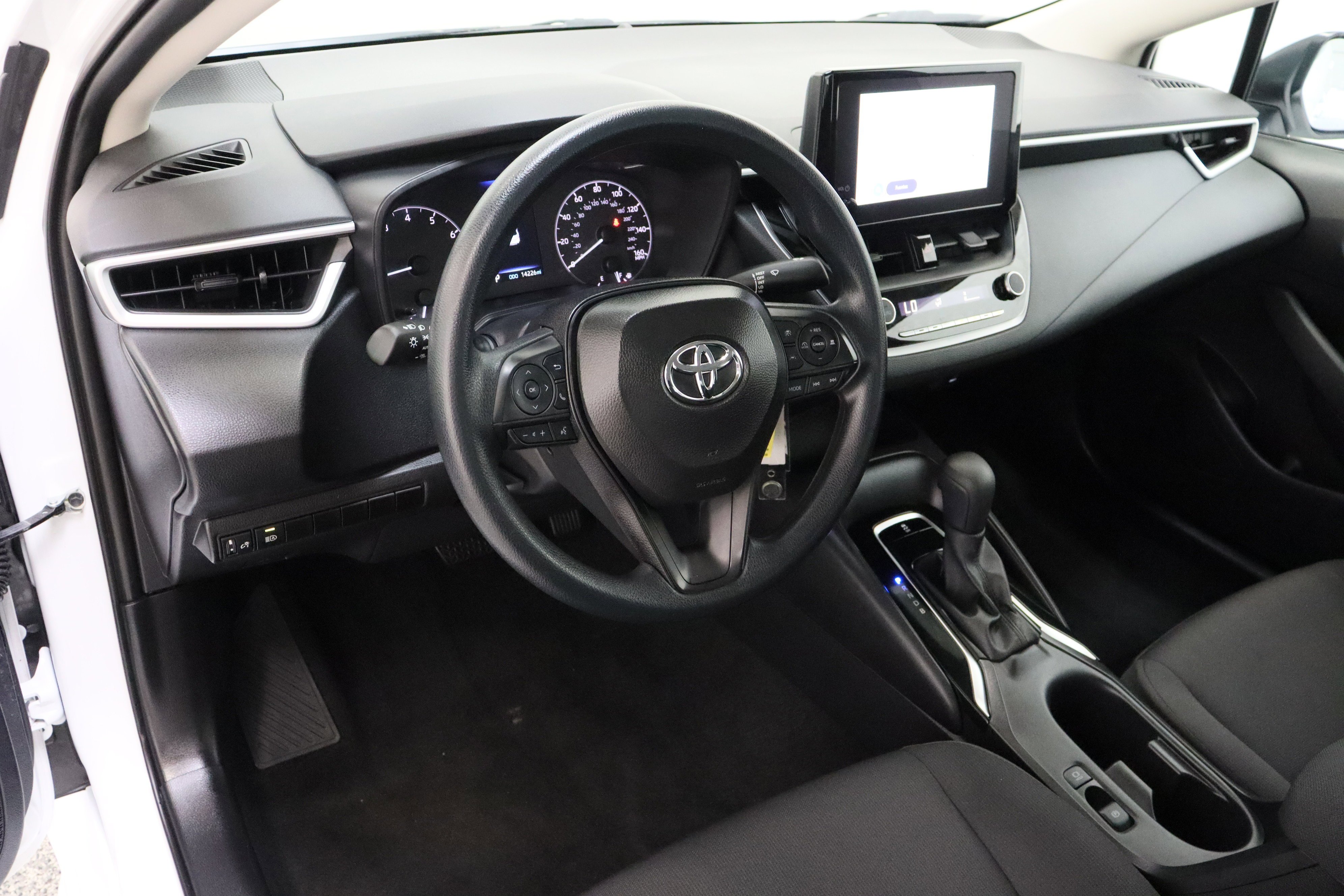Used 2025 Ice Cap Toyota LE 2.0L image 13