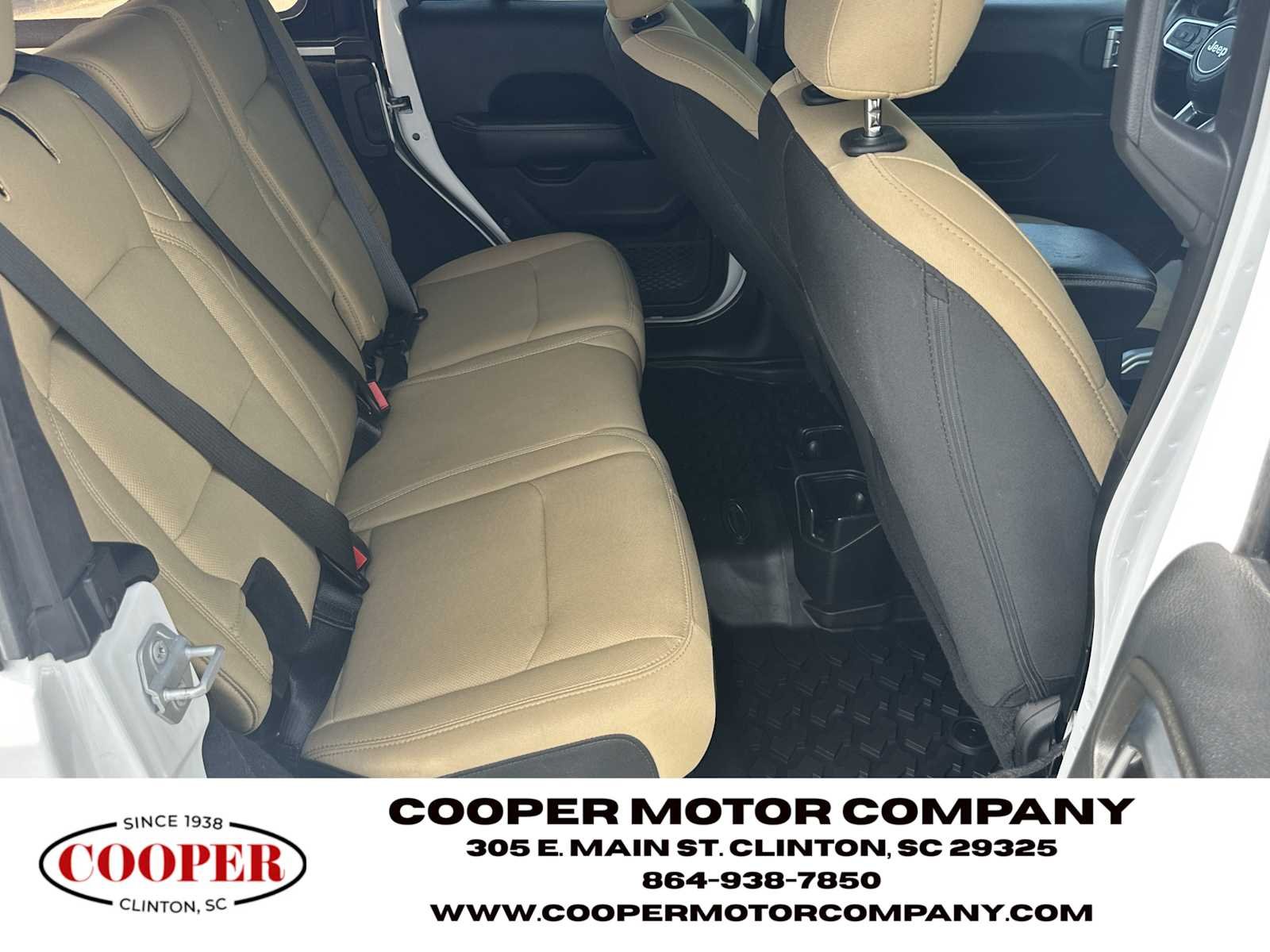 Used 2018 Bright White Clearcoat Jeep Sahara image 15
