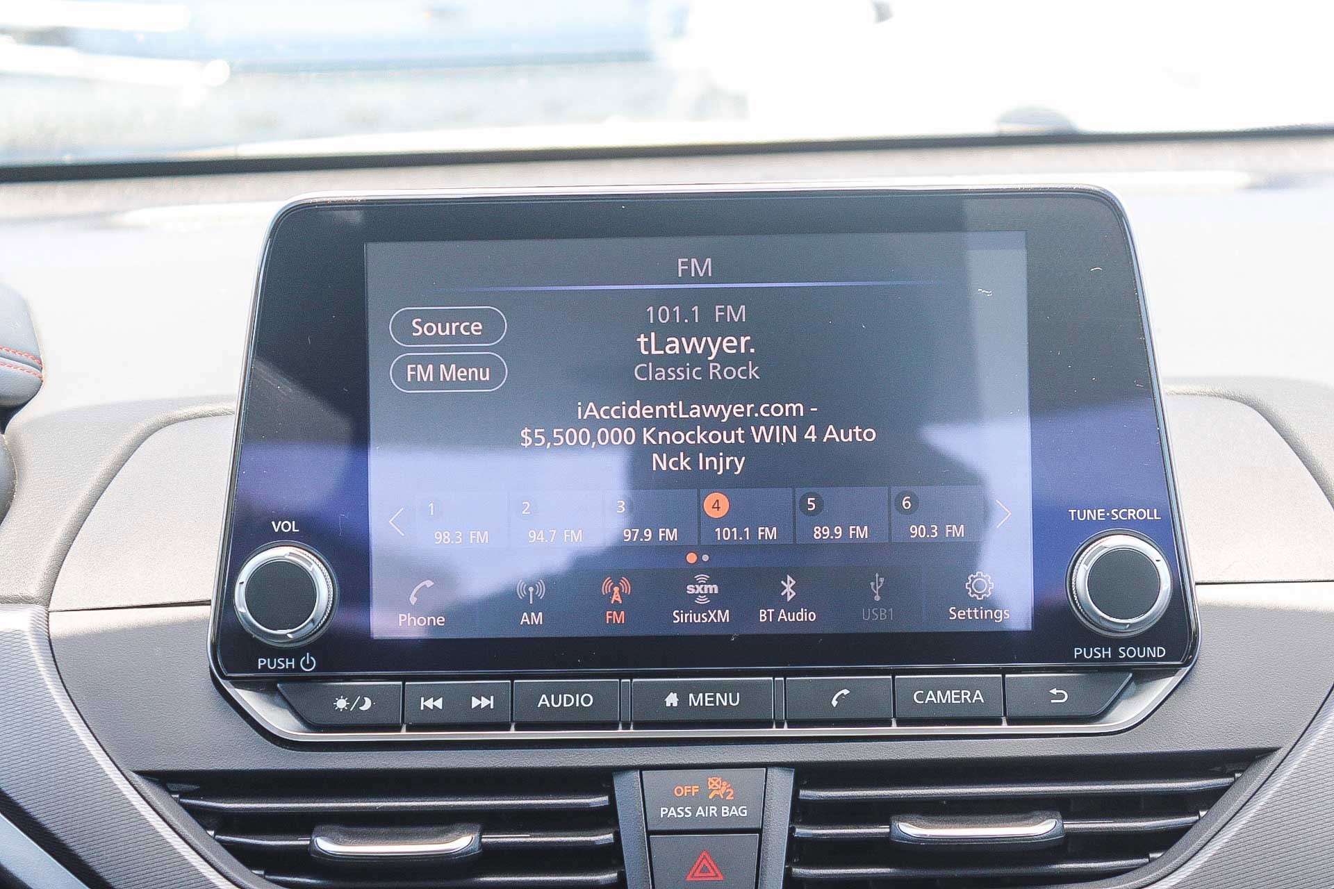 2025 Nissan Altima SR - Photo 14