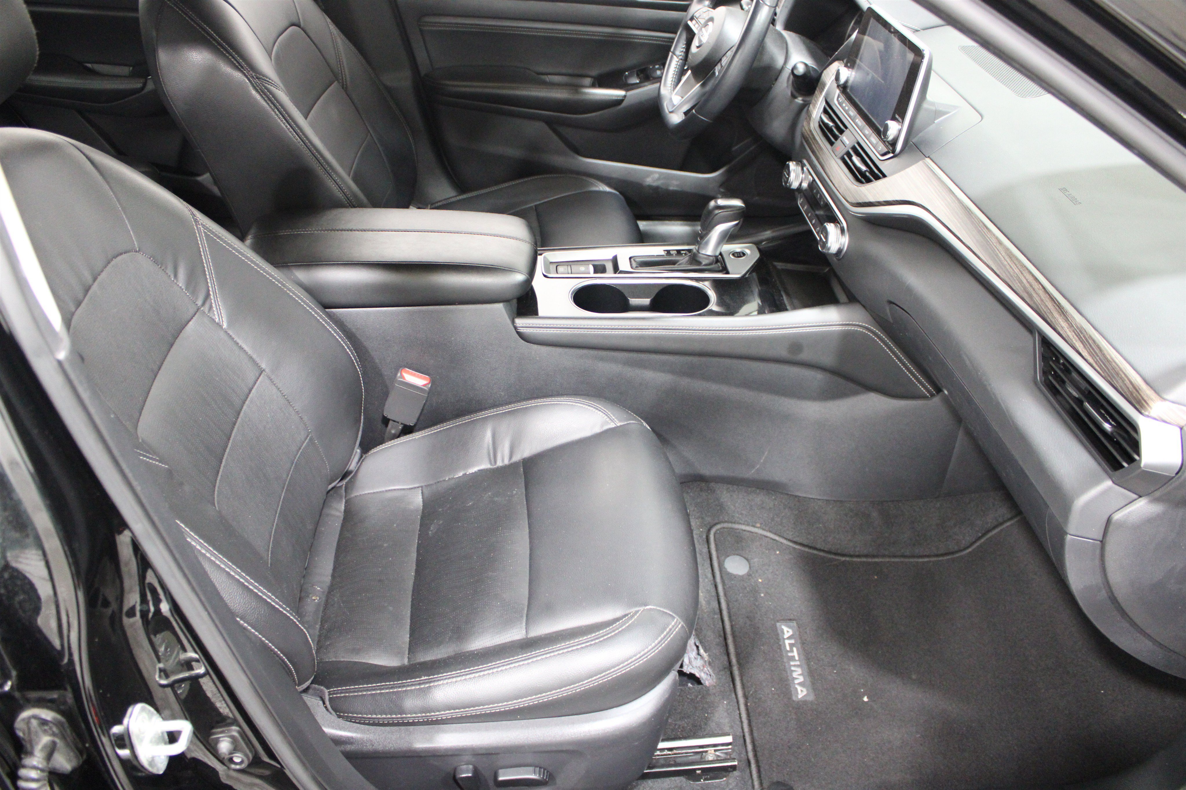 Used 2020 Super Black Nissan 2.5 SL image 24