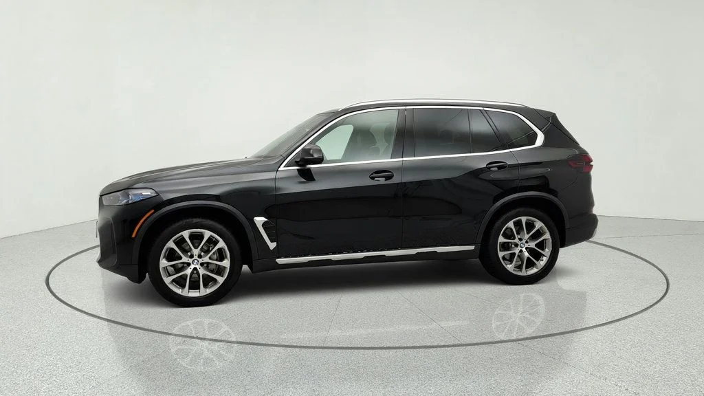Used 2024 Black Sapphire Metallic BMW xDrive40i SAV w/ Premium Package & Parking Assistance Package image 8