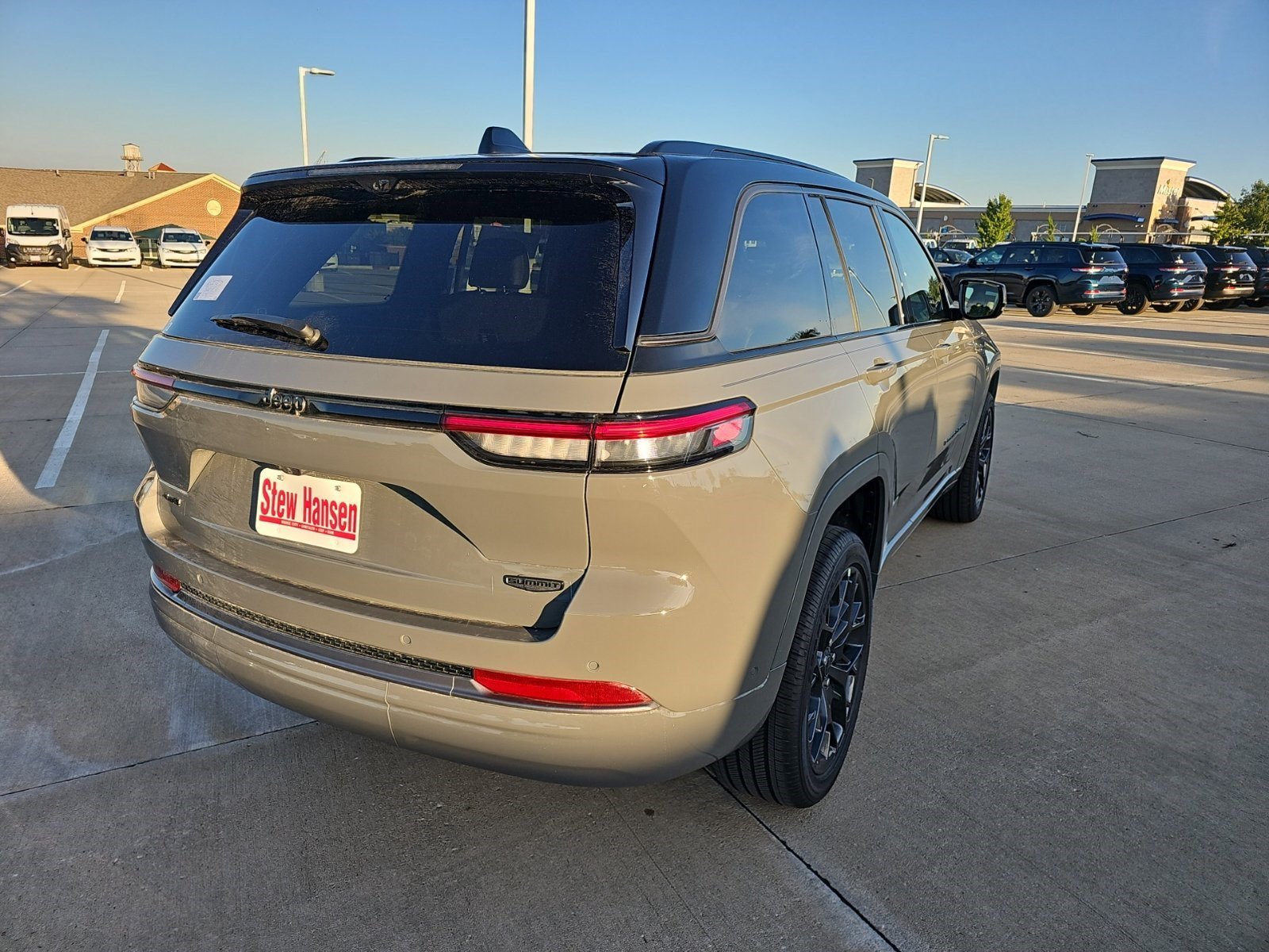 New 2027 Sting-Gray Clearcoat Jeep Summit image 5
