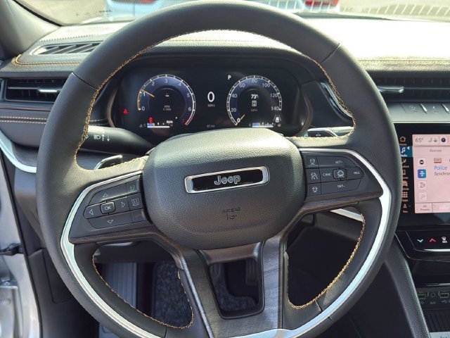 New 2026 Silver Zynith Exterior Paint Jeep  image 24