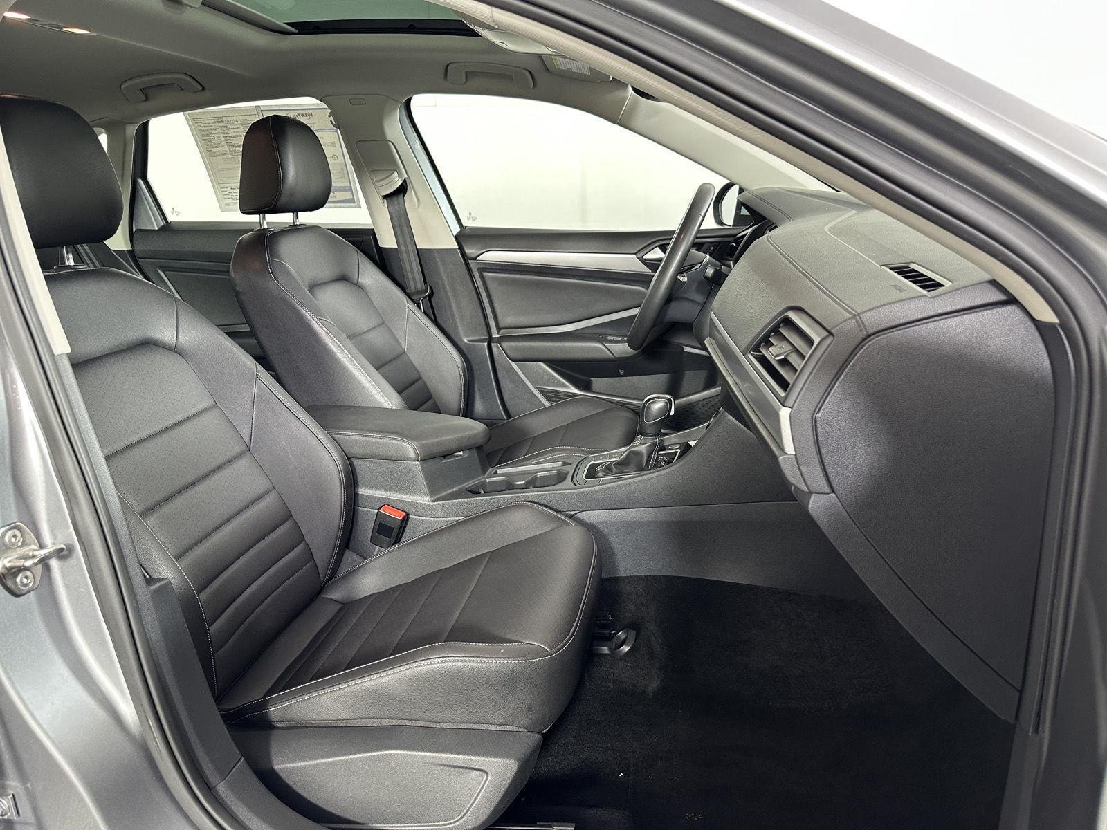 Used 2021 Platinum Gray Metallic Volkswagen SE image 27