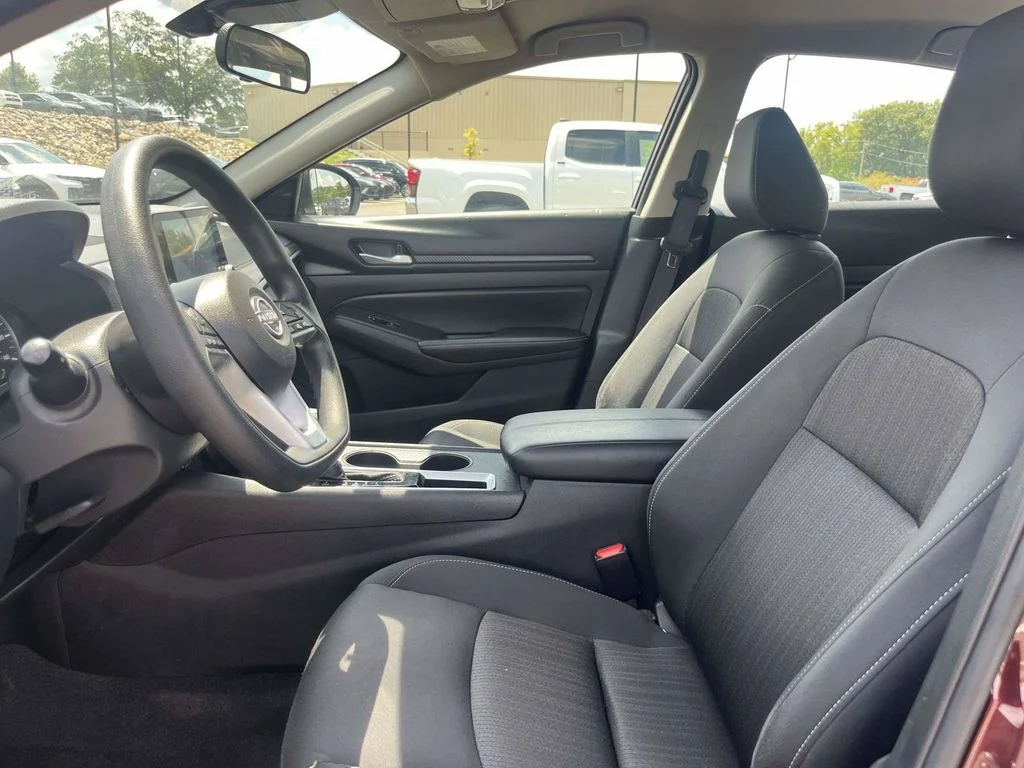 Used 2025 Red Nissan 2.5 SV image 17