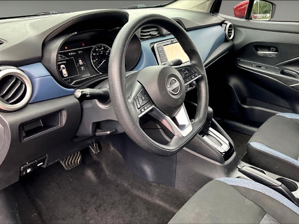 Used 2025 Red Nissan 1.6 SV image 8
