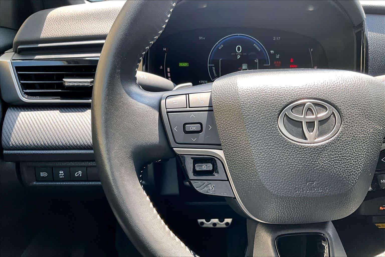 Used 2025 Ice Cap Toyota SE image 24