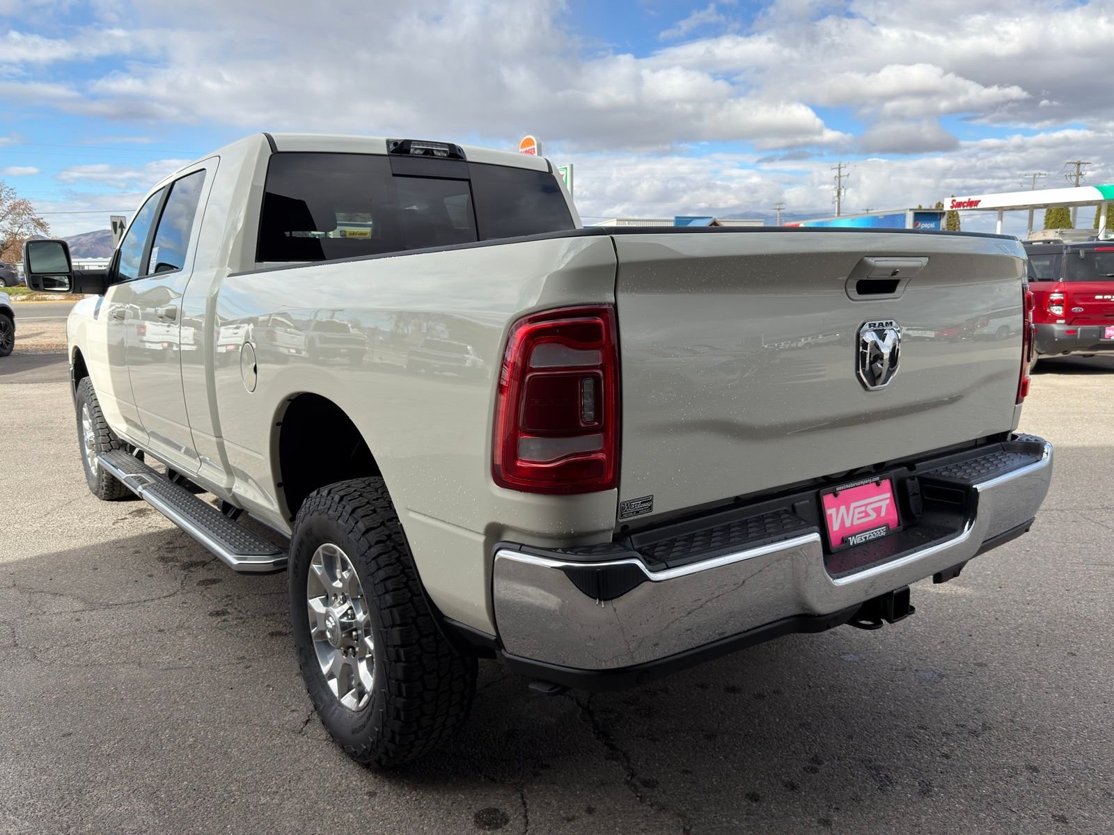 2023 RAM Ram 3500 Pickup Laramie - Photo 10