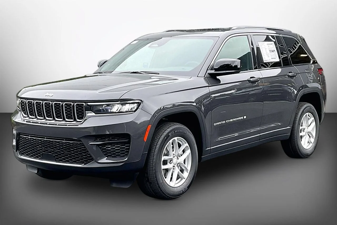 New 2026 Baltic Gray Metallic Clearcoat Jeep Laredo X image 4