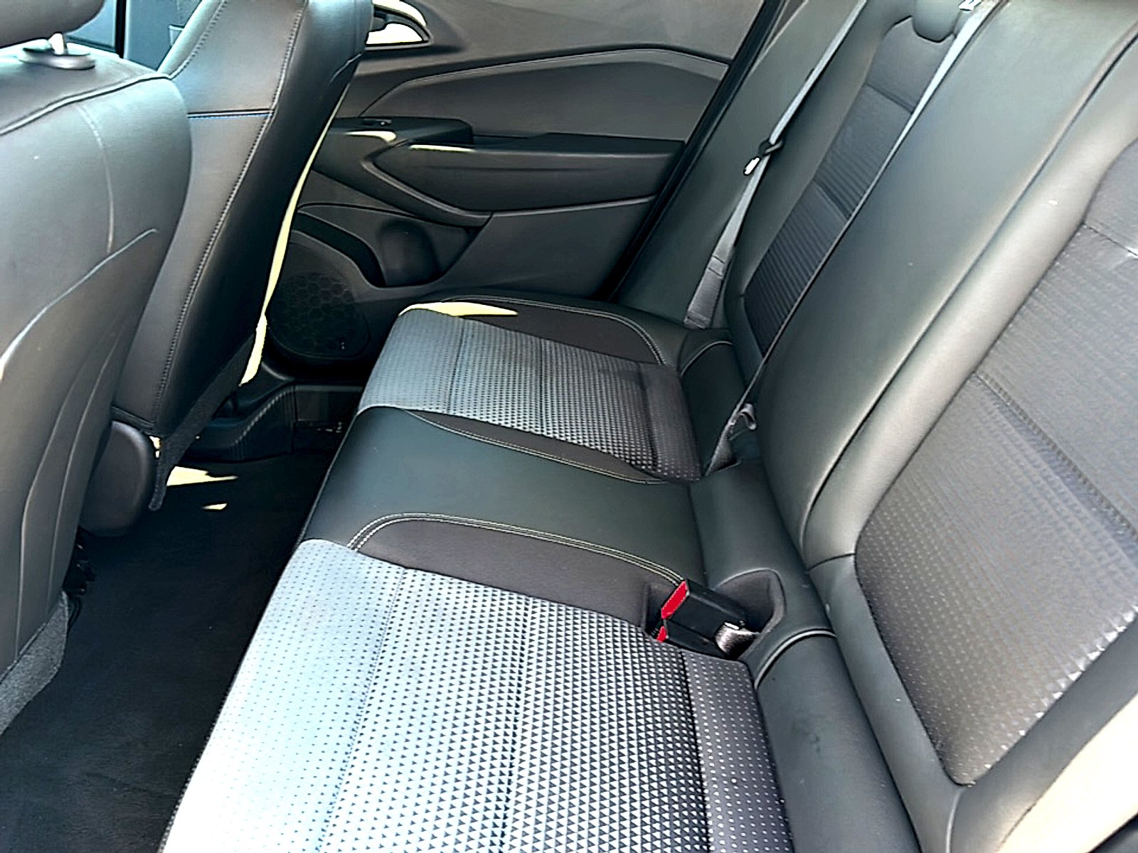 Used 2025 Summit White Chevrolet FWD LT image 18