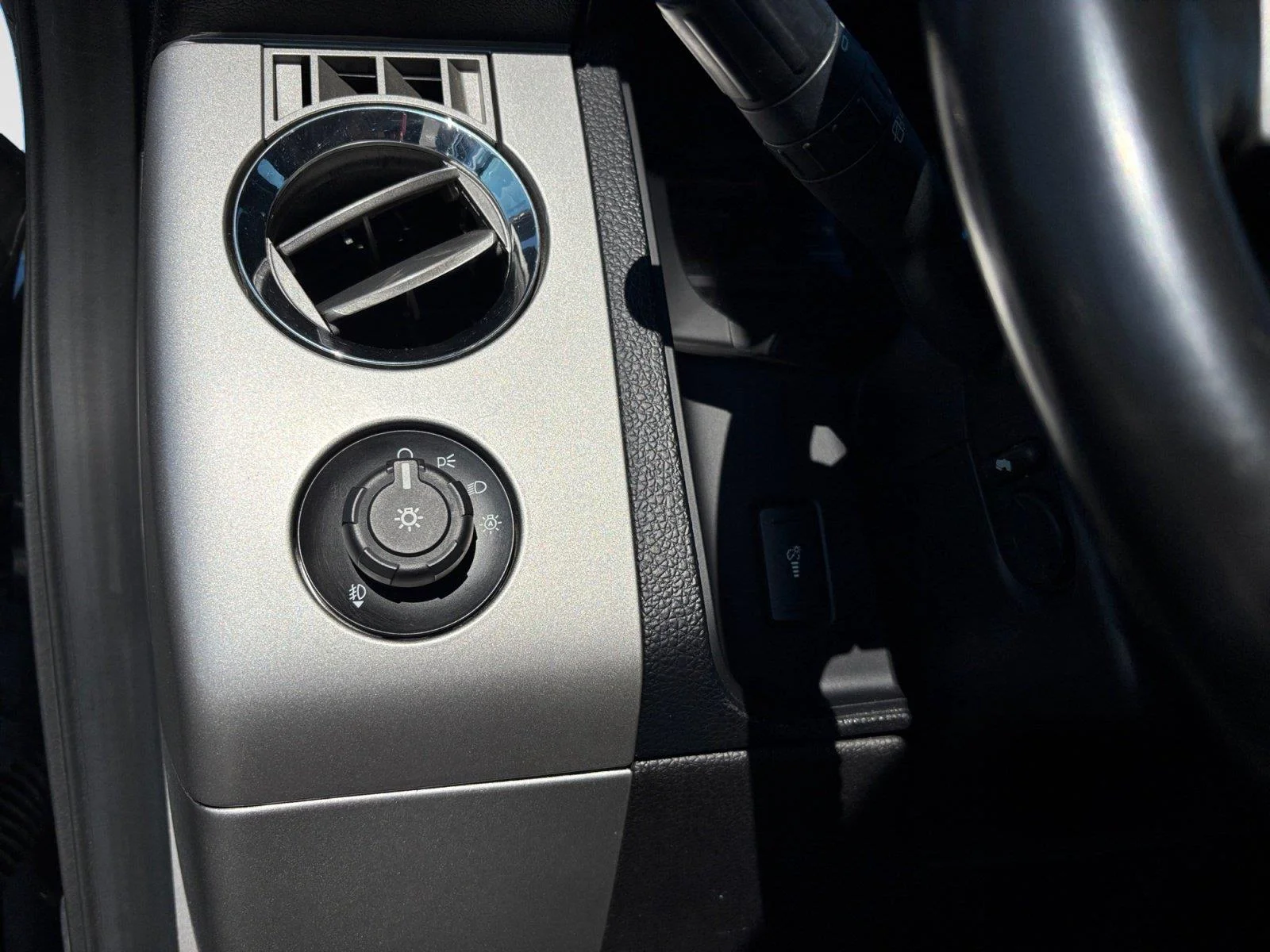 Used 2016 Magnetic Ford Limited image 28