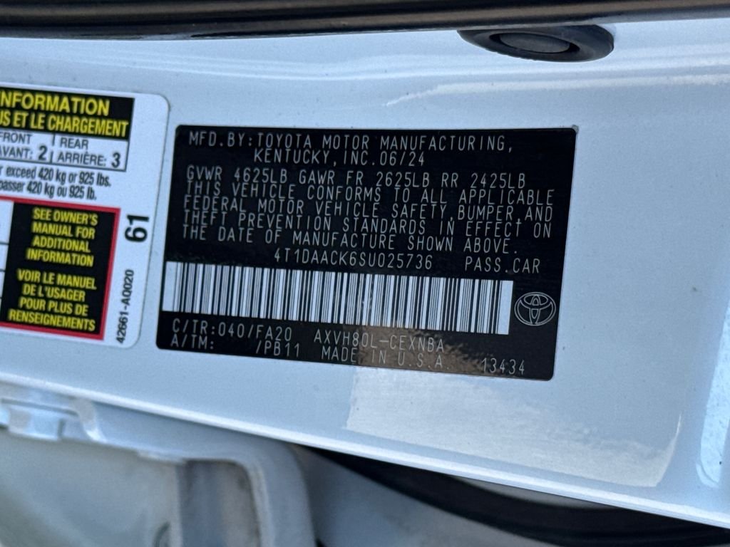 Used 2025 White Toyota LE image 45