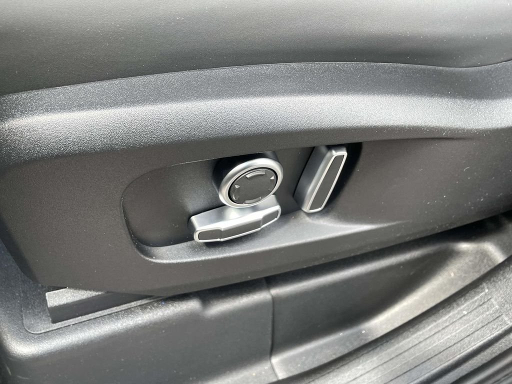 New 2026 Borasco Grey Land Rover X-Dynamic SE image 15