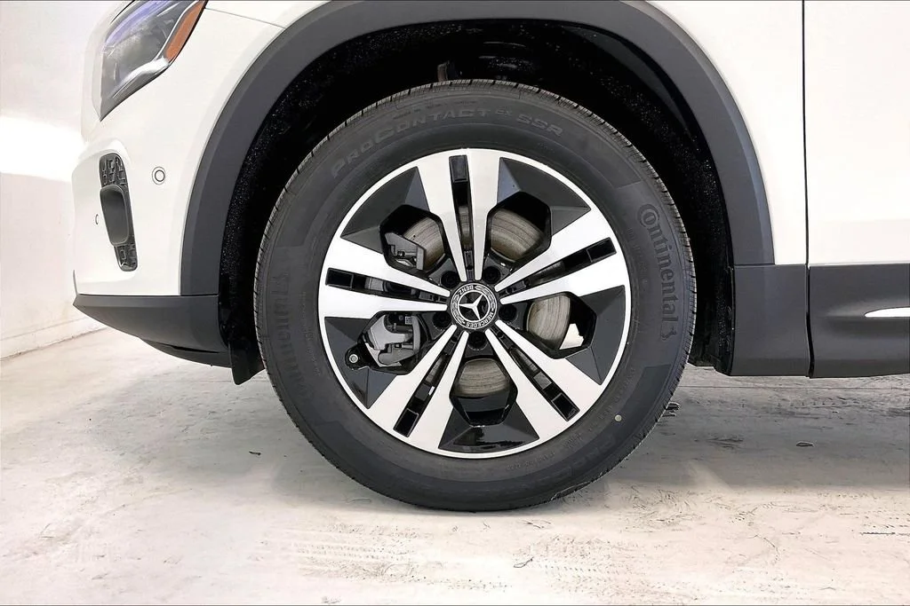 New 2026 Polar White Mercedes-Benz GLB 250 image 23
