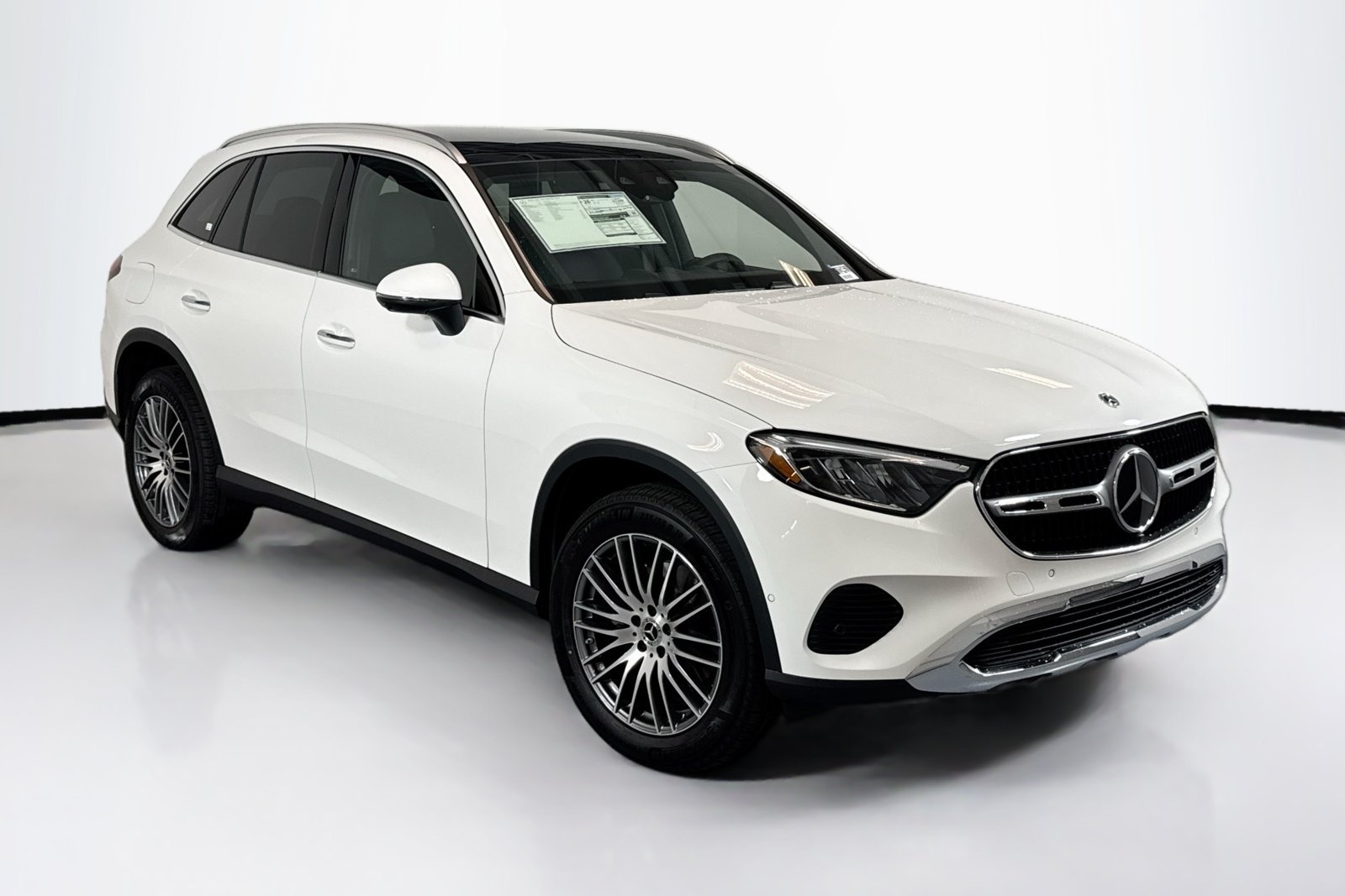 New 2026 Polar White Mercedes-Benz GLC 300 image 3