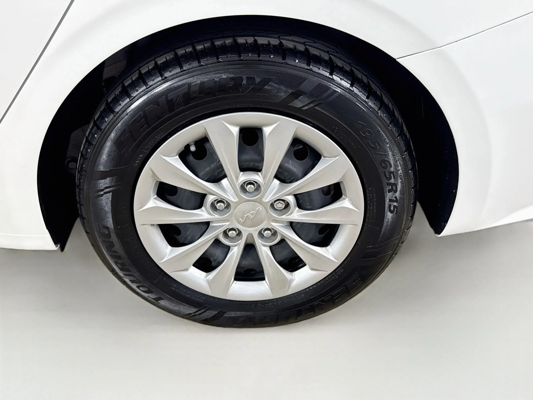 Used 2024 White Kia LX image 31