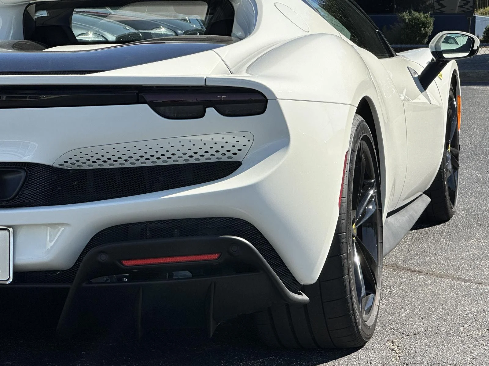 Used 2025 Bianco Cervino Ferrari  image 51