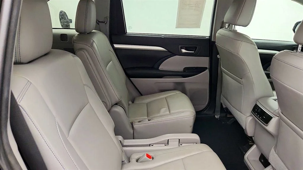 Used 2018 Alumina Jade Metallic Toyota XLE V6 AWD w/ Tow Hitch Receiver image 20