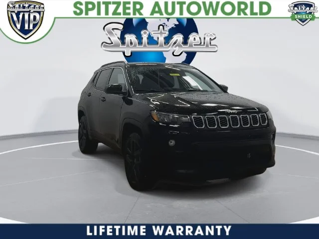 New 2026 Diamond Black Crystal Pearl-Coat Exterior Paint Jeep Latitude image 7