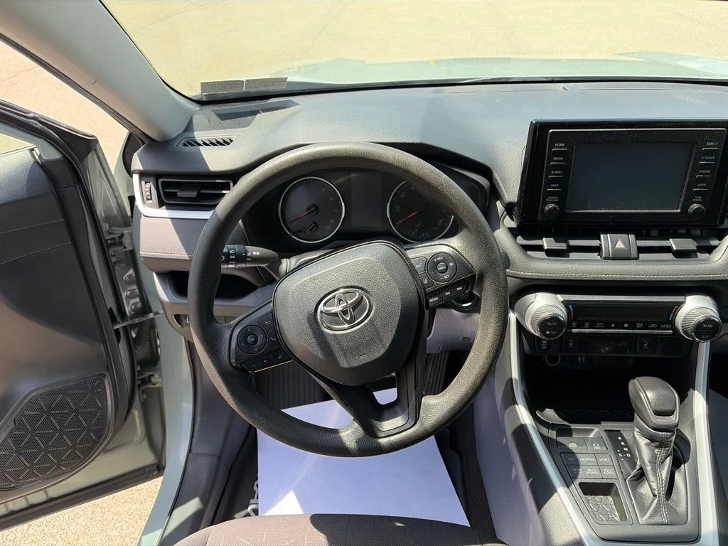 Used 2019 Silver Toyota XLE image 14
