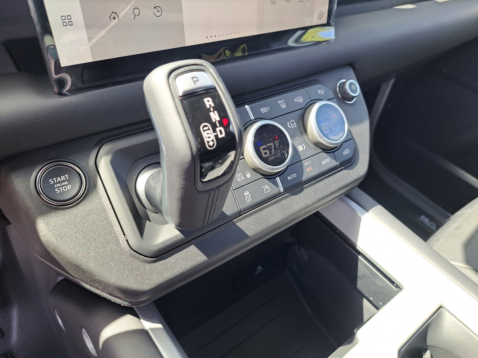 2025 Land Rover Defender V8 - Photo 12