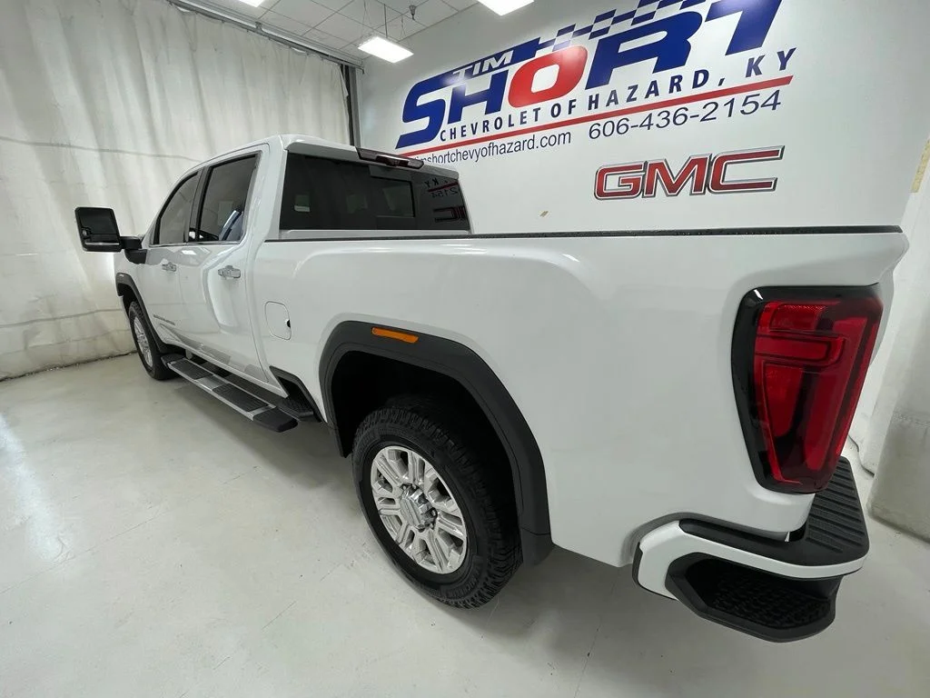 Used 2021 White GMC Denali image 7
