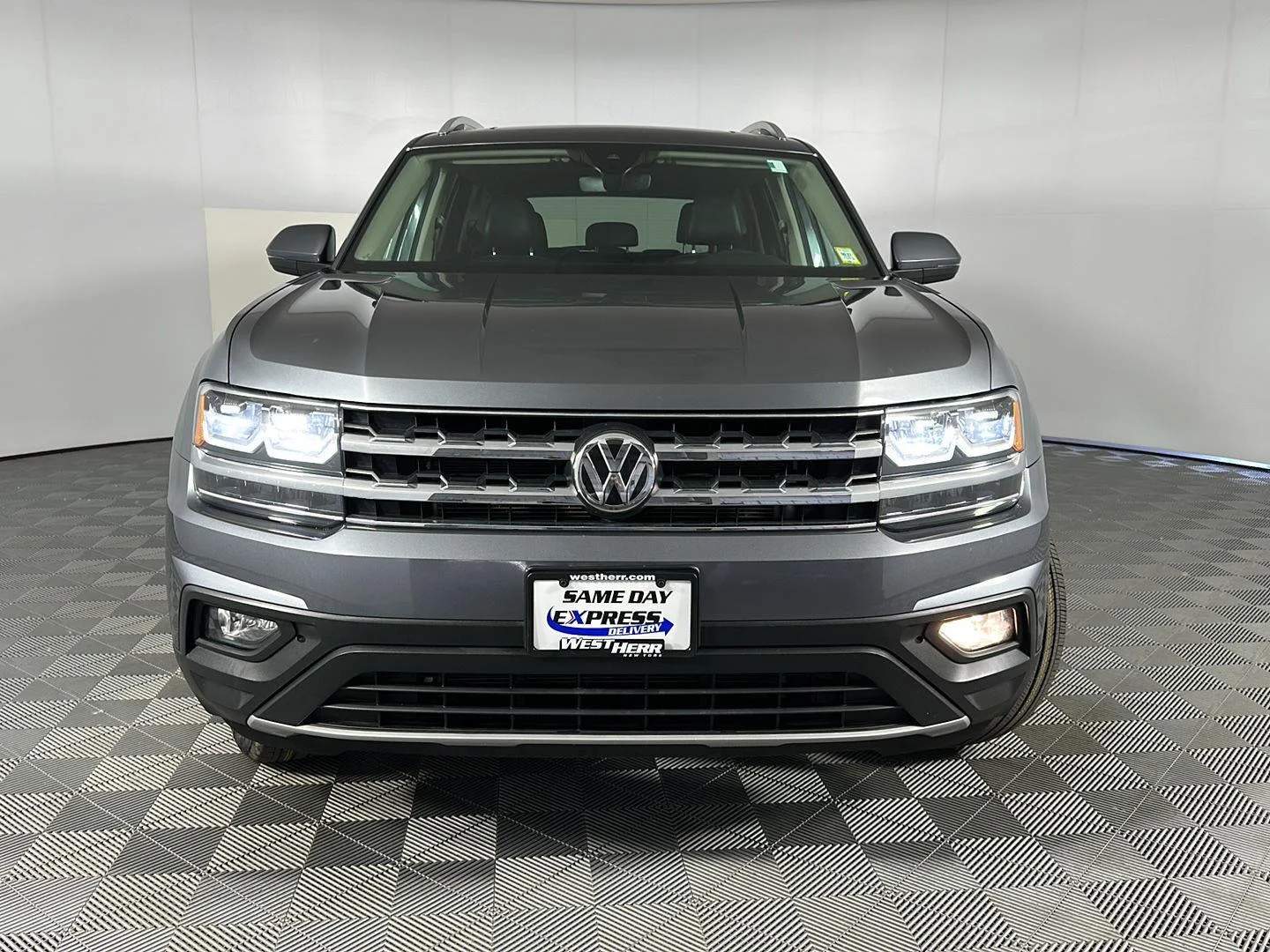 Used 2019 Platinum Gray Metallic Volkswagen 3.6L V6 SE image 2