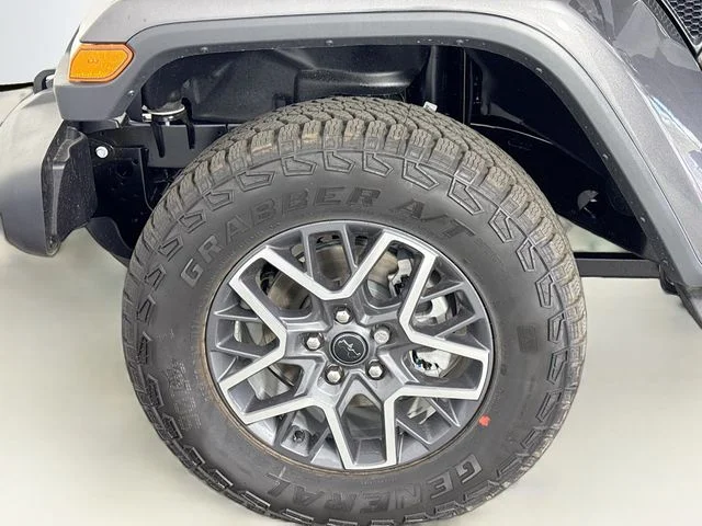 2025 Jeep Wrangler 4-Door Sahara - Photo 30