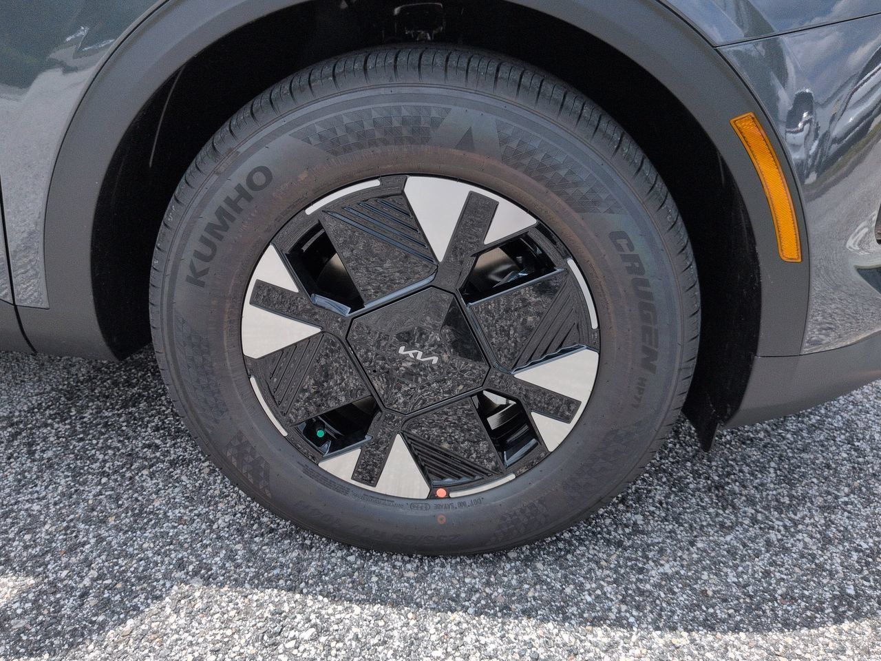 New 2027 Gravity Gray Kia LX image 12