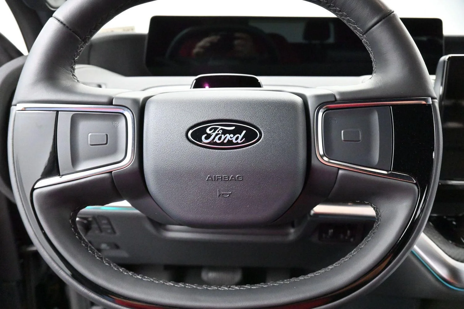 Used 2025 Black Ford Platinum image 23