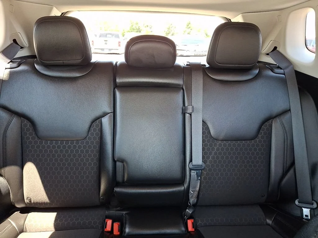 Used 2021 Velvet Red Pearlcoat Jeep Altitude image 20