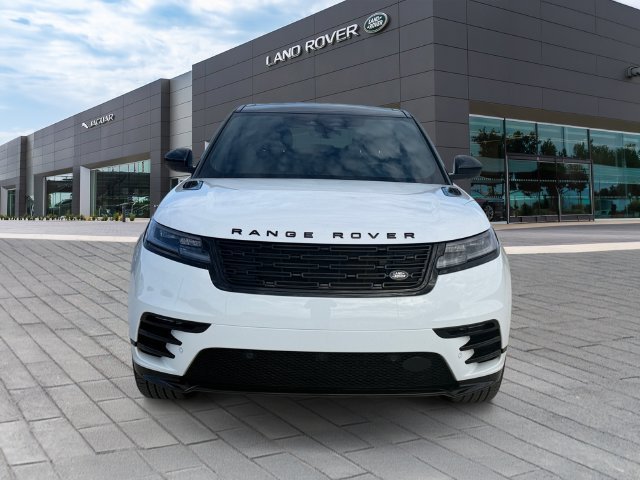 Used 2024  Land Rover Dynamic SE image 8