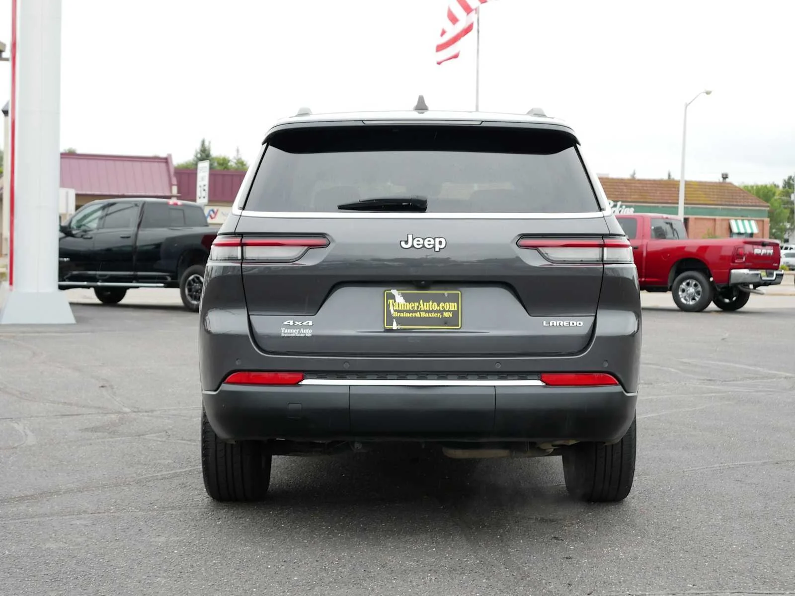 Used 2023 Baltic Gray Metallic Clearcoat Jeep Laredo image 6