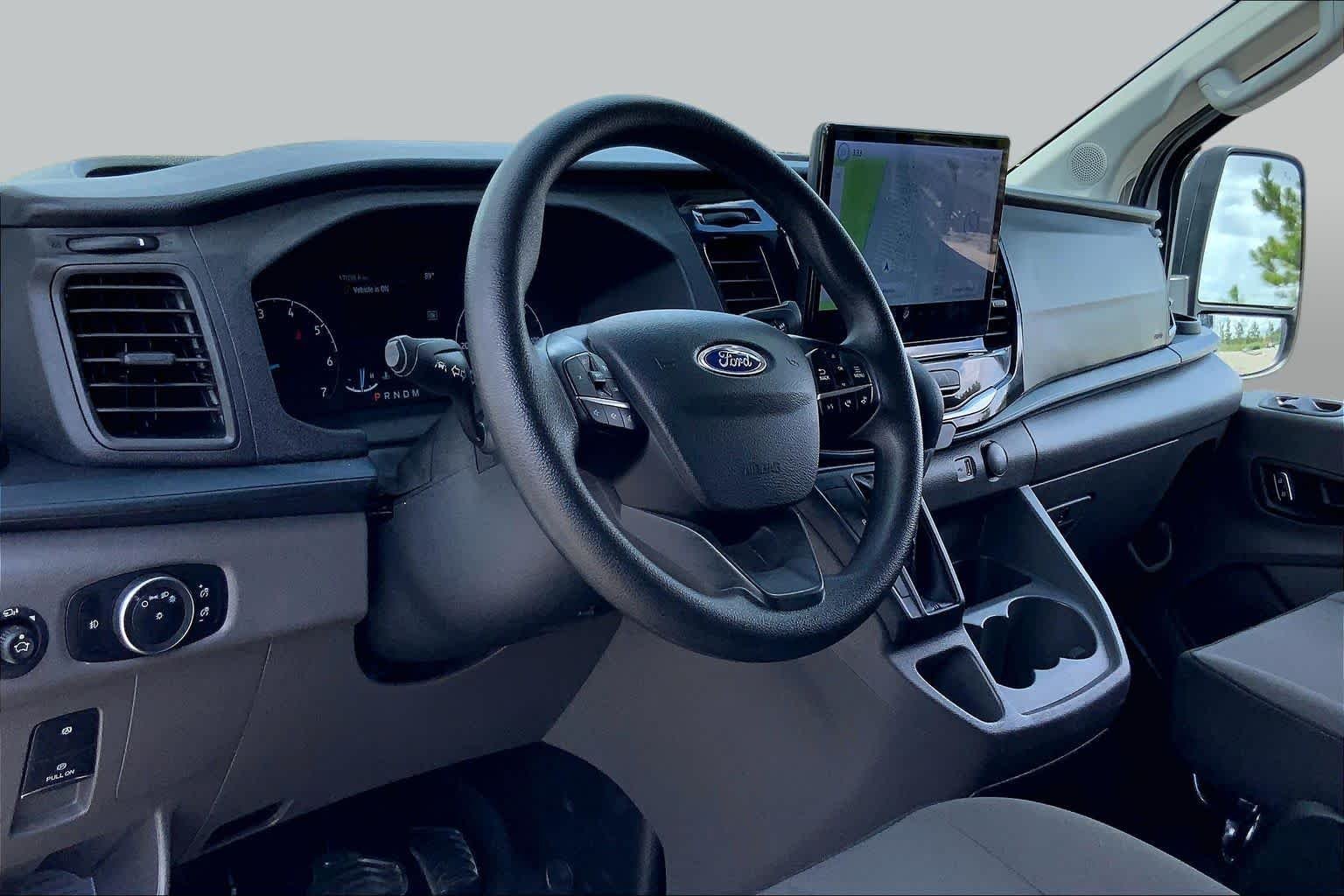Used 2025 Oxford White Ford XLT image 17