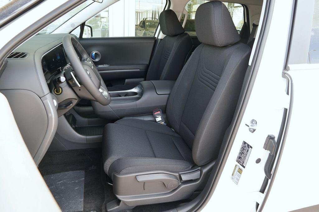 New 2026 Creamy White Pearl Hyundai SE image 9