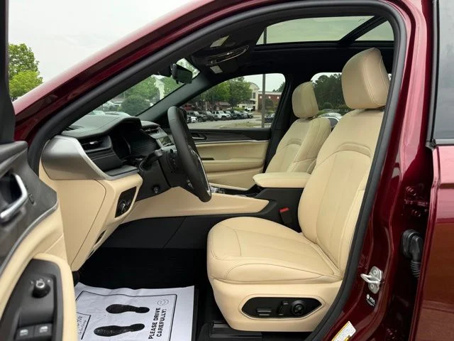New 2026 Velvet Red Pearl-Coat Exterior Paint Jeep Limited image 13
