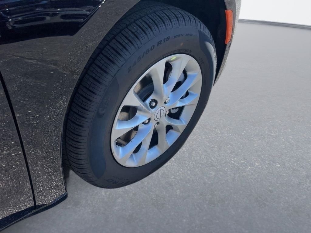 New 2026 Diamond Black Crystal Pearl-Coat Exterior Paint Chrysler Limited image 12