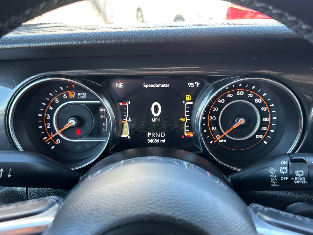 Used 2022 White Jeep Unlimited Sahara Altitude image 32