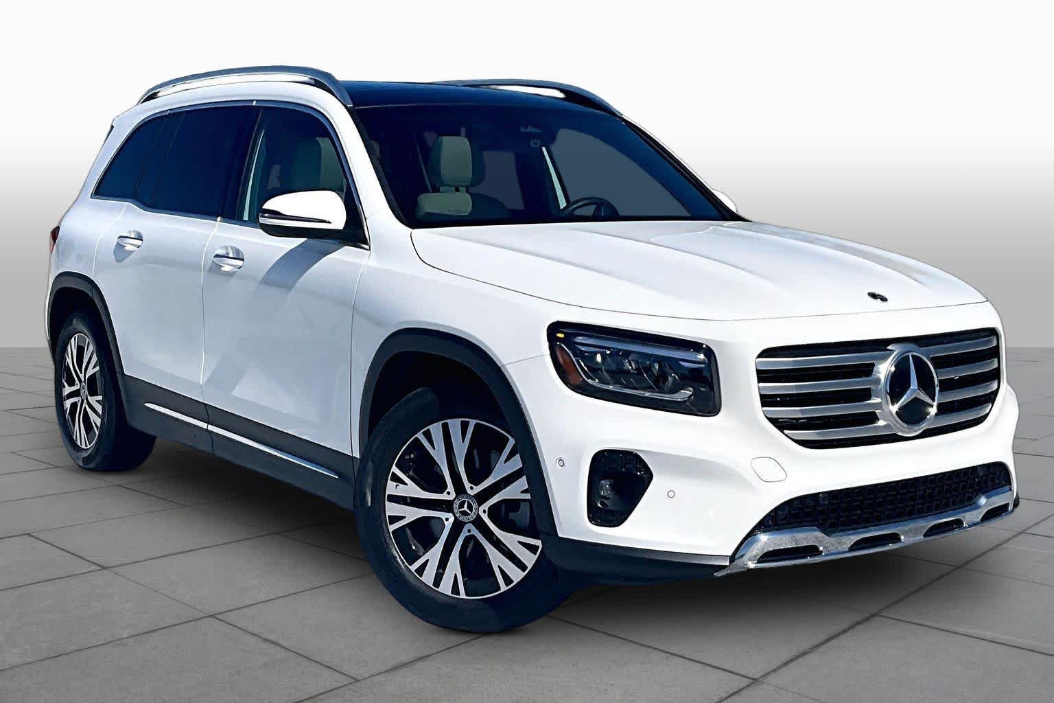 Used 2025 Polar White Mercedes-Benz GLB 250 image 3