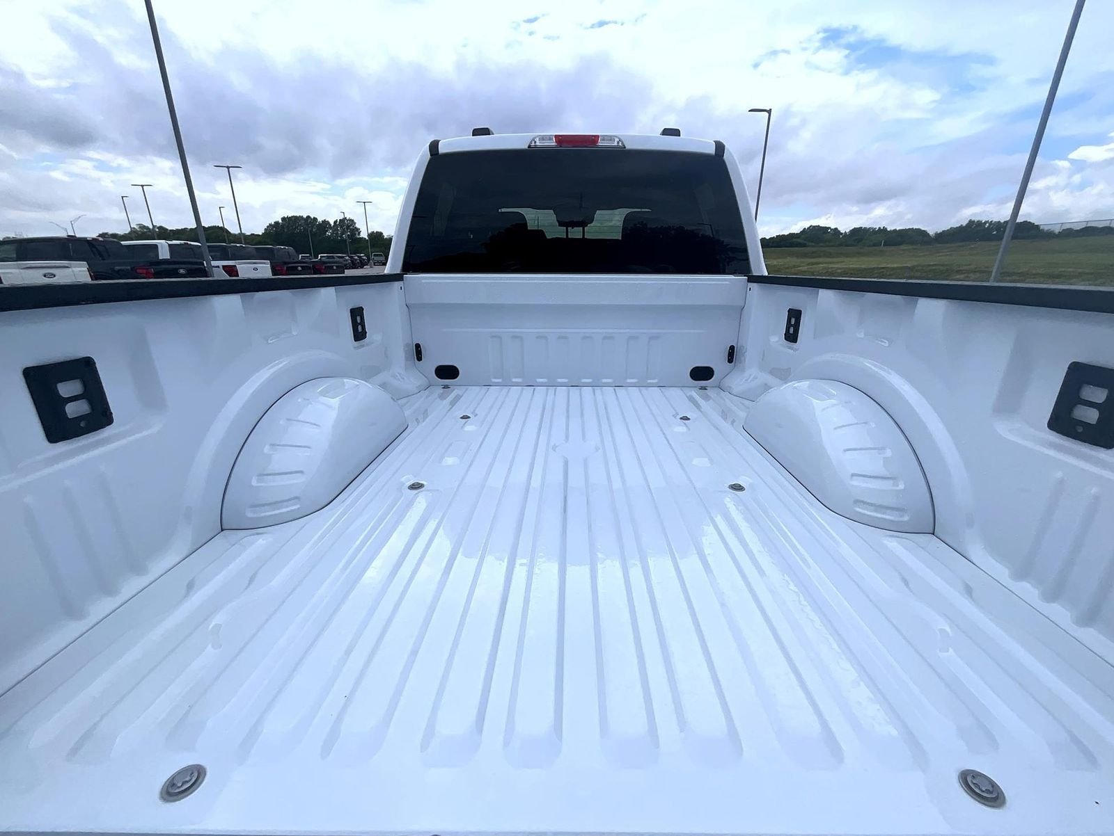 New 2026 Oxford White Ford XLT image 16