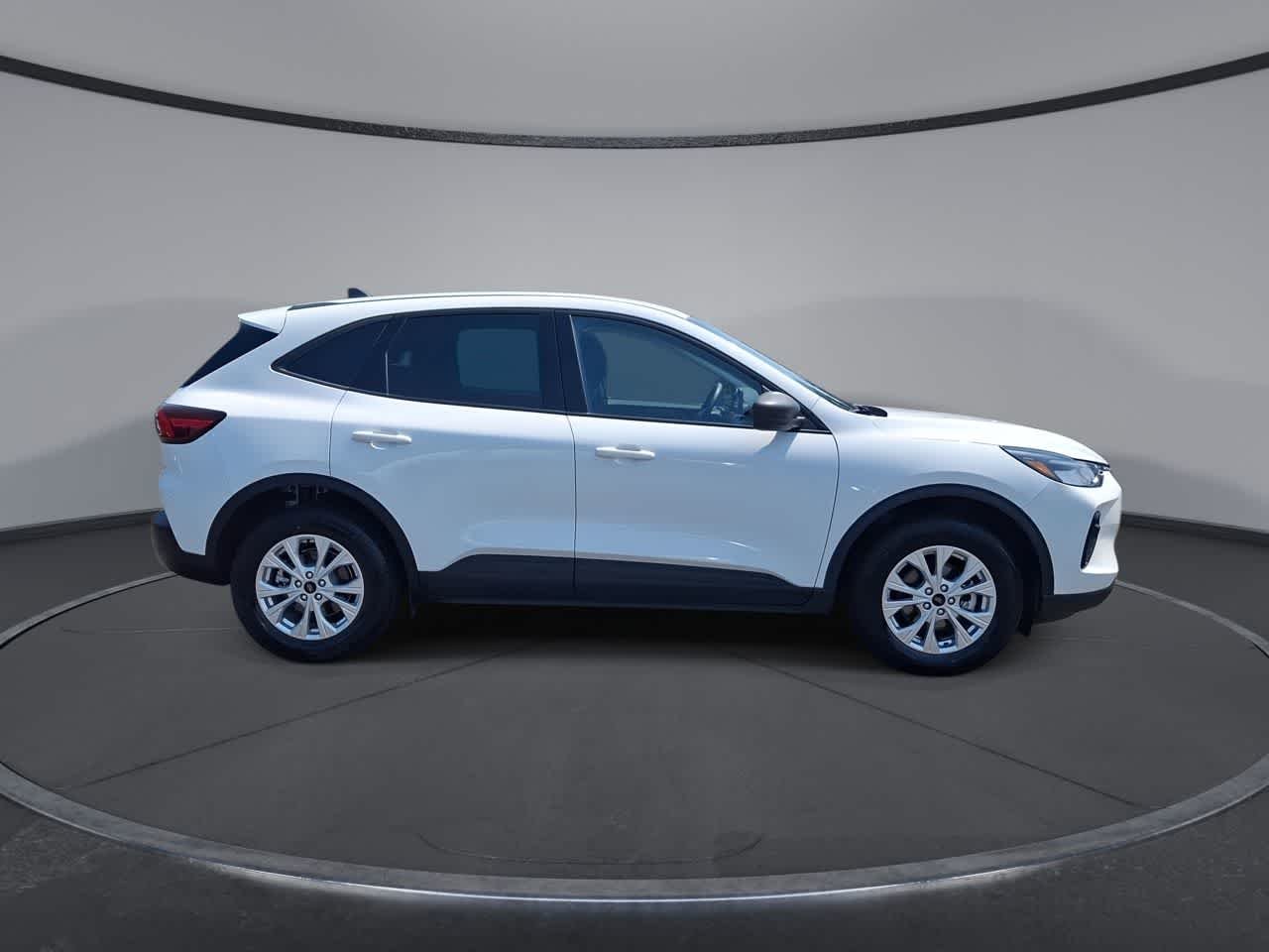 Used 2025 Oxford White Clearcoat Ford Active image 9
