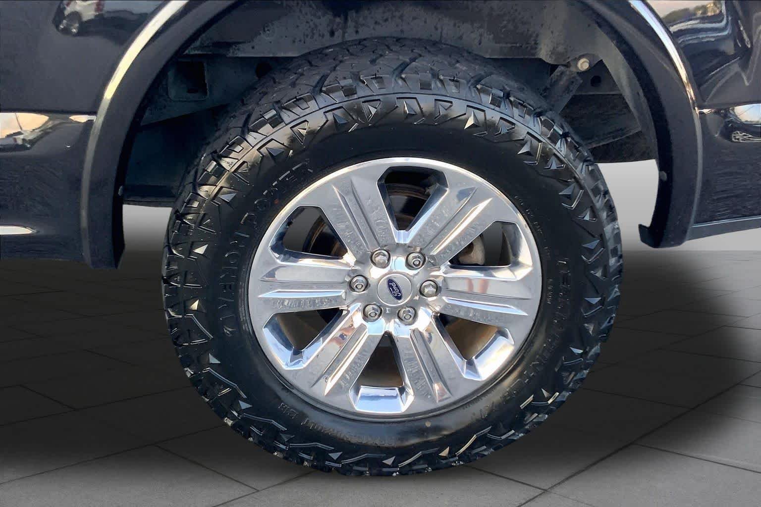 Used 2019 Agate Black Metallic Ford XLT image 10