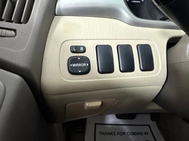 Used 2004 Red Toyota Base image 18