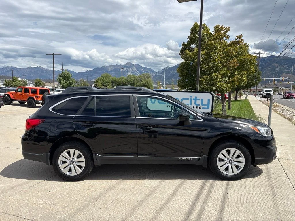 Used 2017 Black Subaru 2.5i Premium image 3