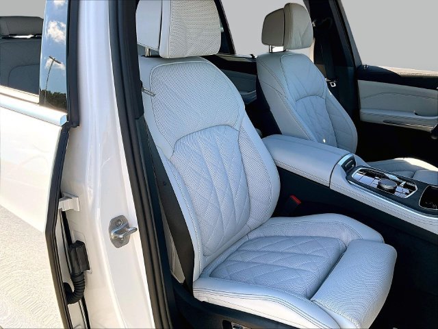 Used 2026 White BMW sDrive40i image 32