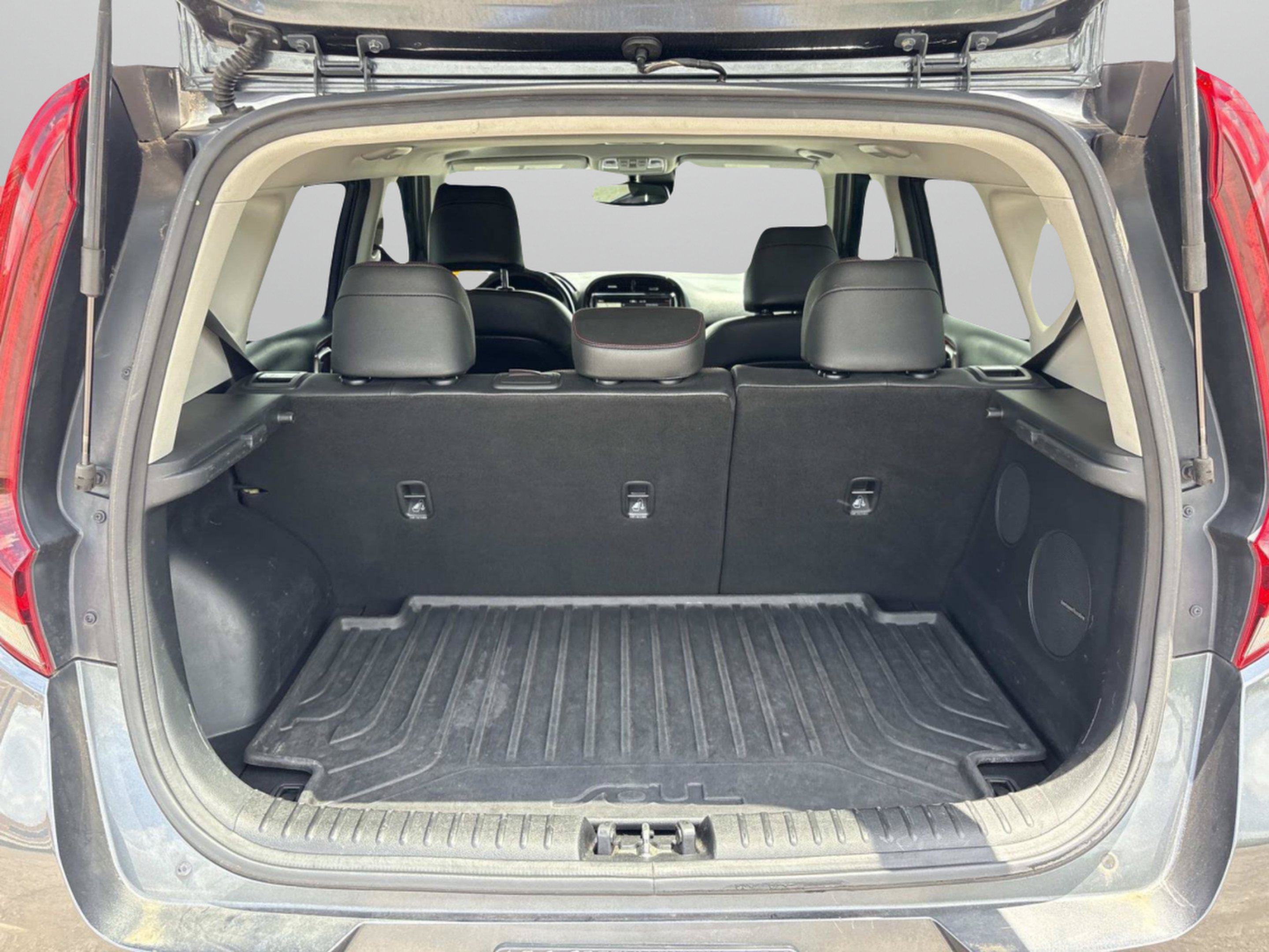 Used 2021 Gravity Gray Kia Turbo image 11