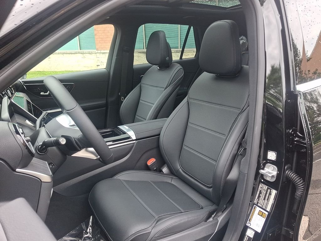 New 2026 Black Mercedes-Benz GLC 300 image 10