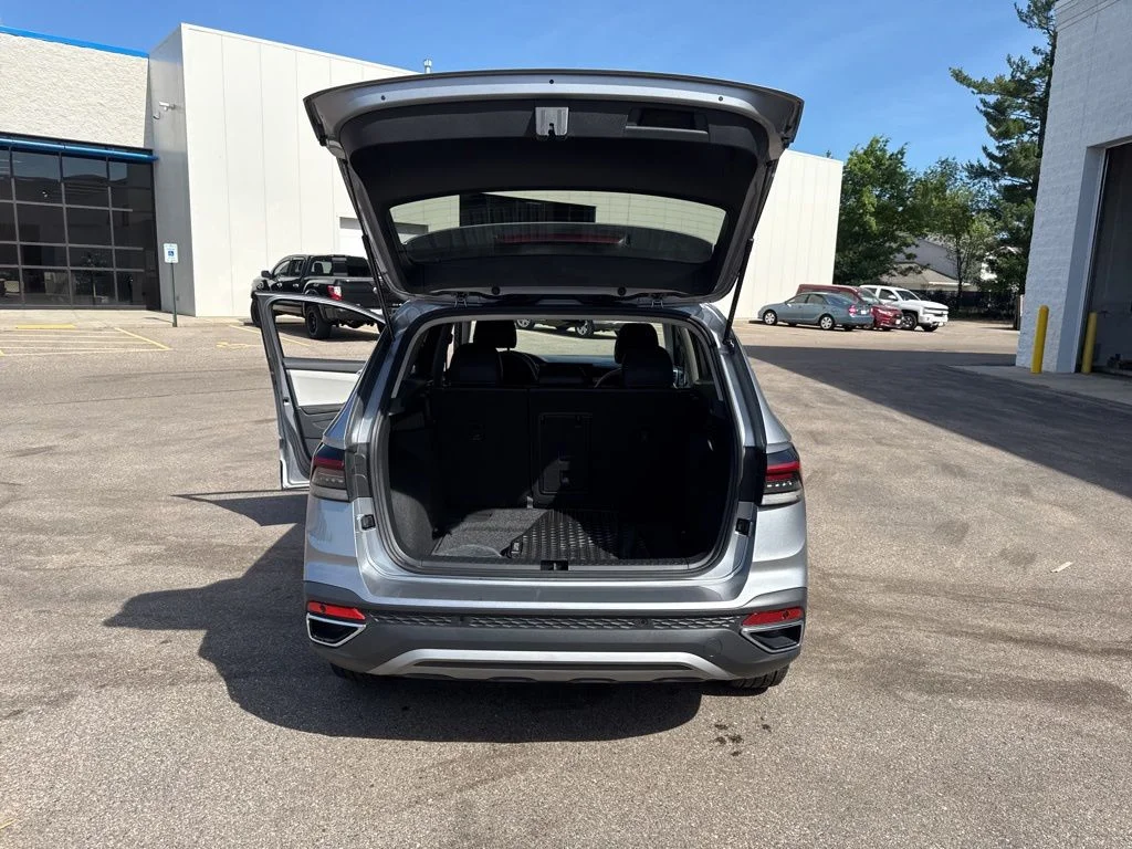 Used 2025 Pyrite Silver Metallic Volkswagen 1.5T SE image 37