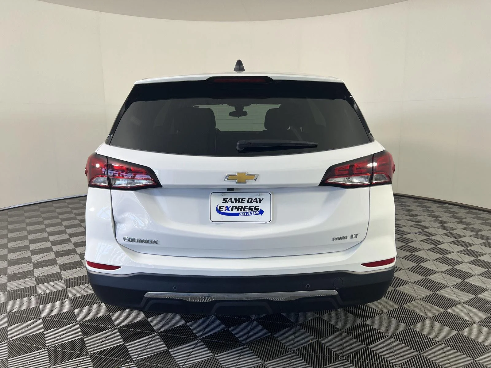 Used 2024 Summit White Chevrolet LT image 26